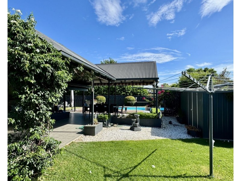 8 Karingal Place, Moree NSW 2400