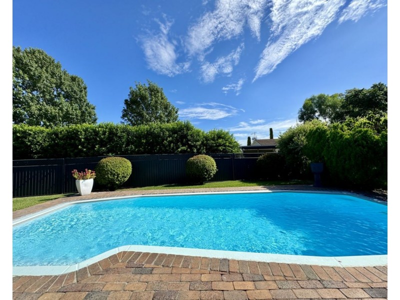 8 Karingal Place, Moree NSW 2400