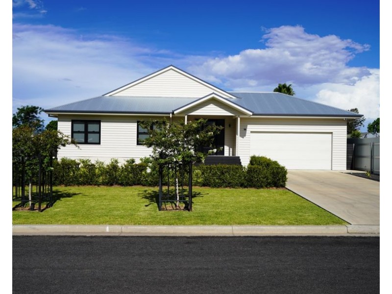 18 CHESTER STREET, Moree NSW 2400