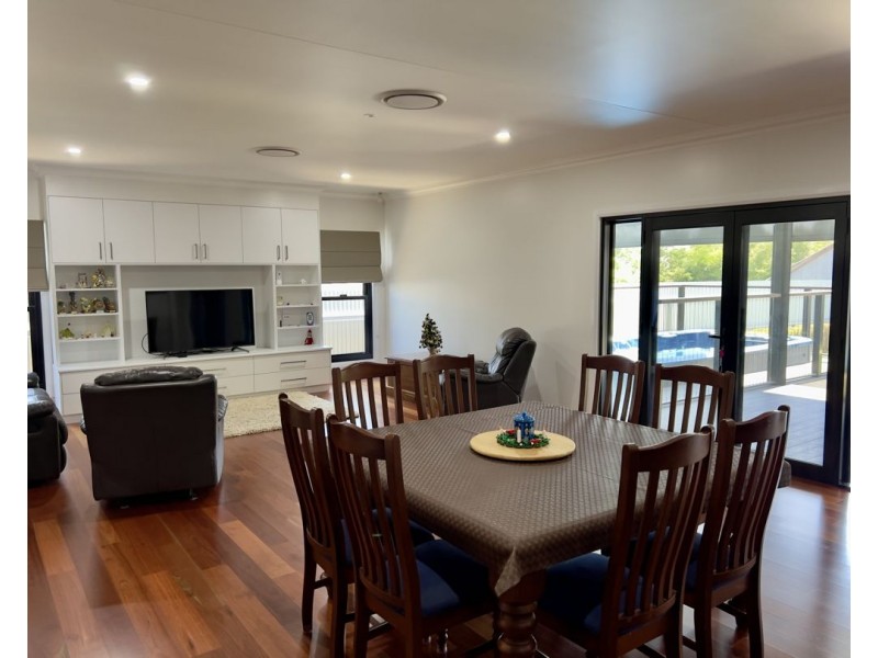 18 CHESTER STREET, Moree NSW 2400