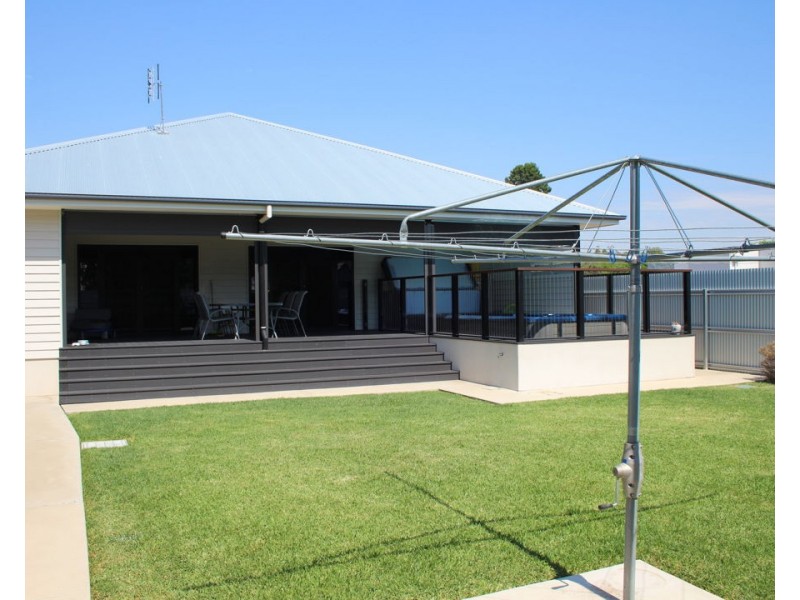 18 CHESTER STREET, Moree NSW 2400