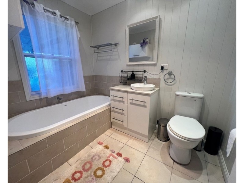 11 Tirzah Street, Moree NSW 2400