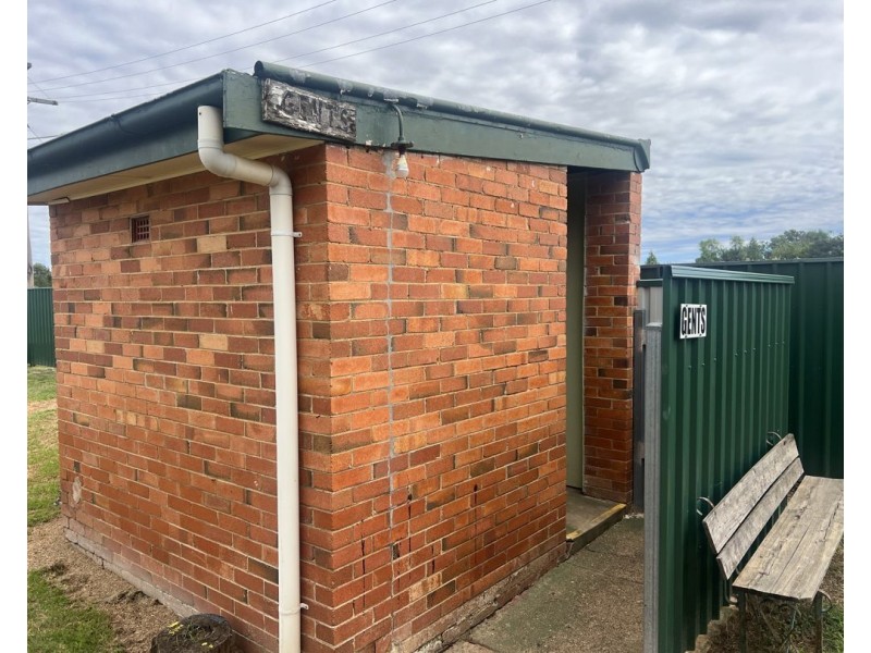 16 Railway Parade, Gravesend NSW 2401