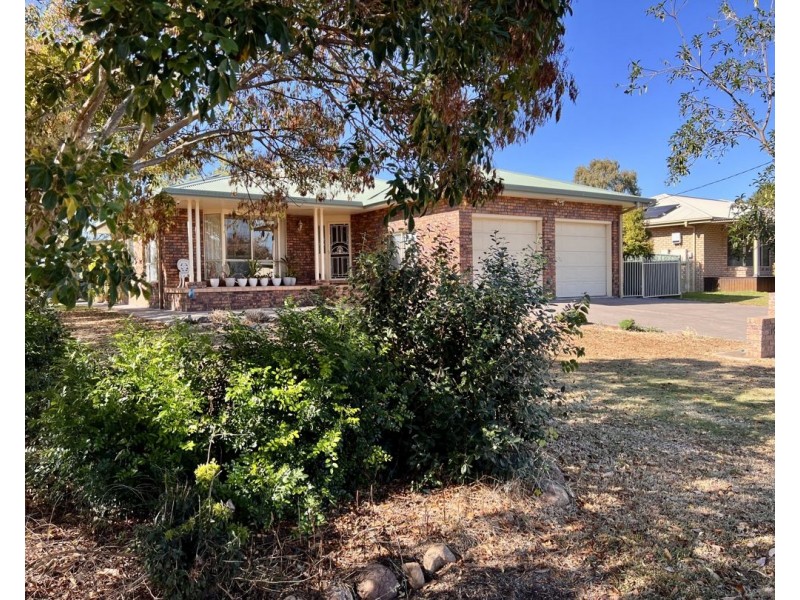 16 Callallie Avenue, Moree NSW 2400