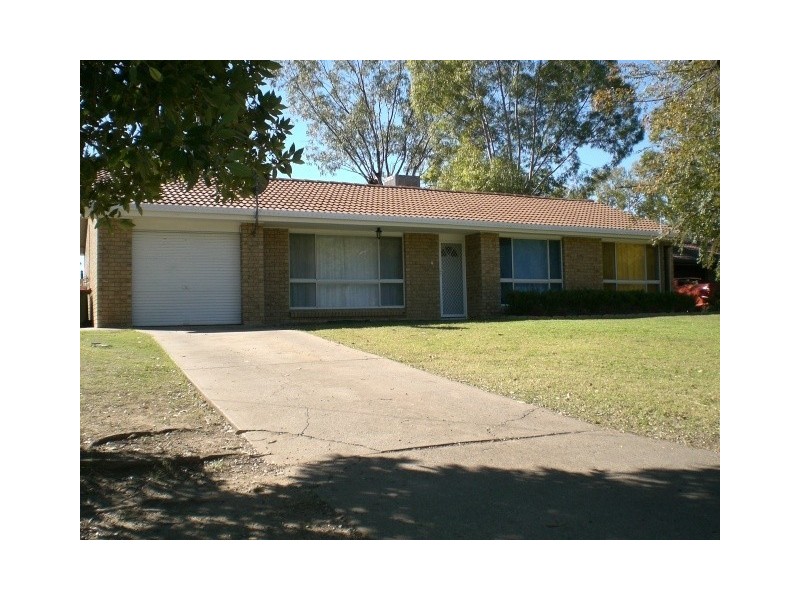 15 Helensvale Avenue, Moree NSW 2400