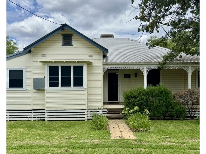 17 Edward Street, Moree NSW 2400