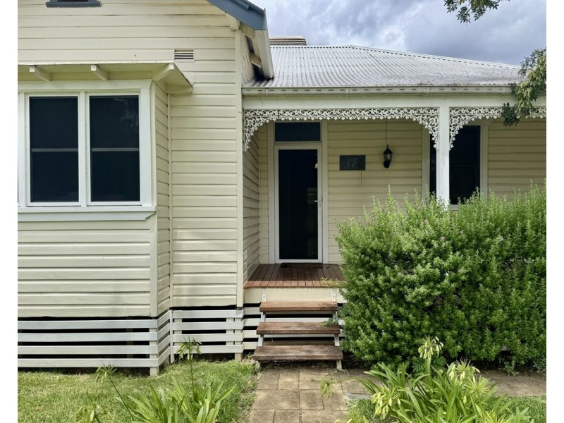 17 Edward Street, Moree NSW 2400