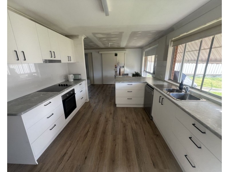 33 Kamilaroi Drive, Moree NSW 2400