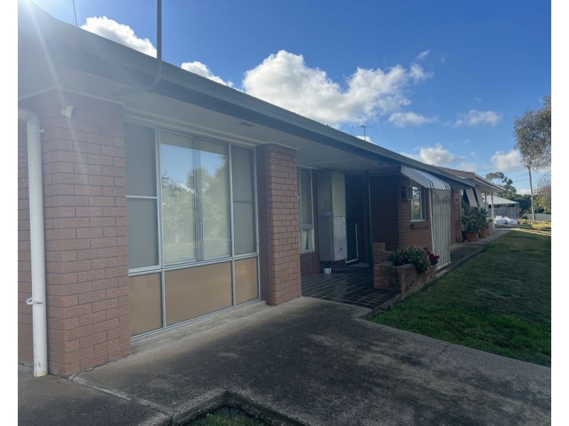 33 Kamilaroi Drive, Moree NSW 2400