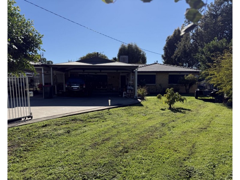 2 Warrina Crescent, Moree NSW 2400