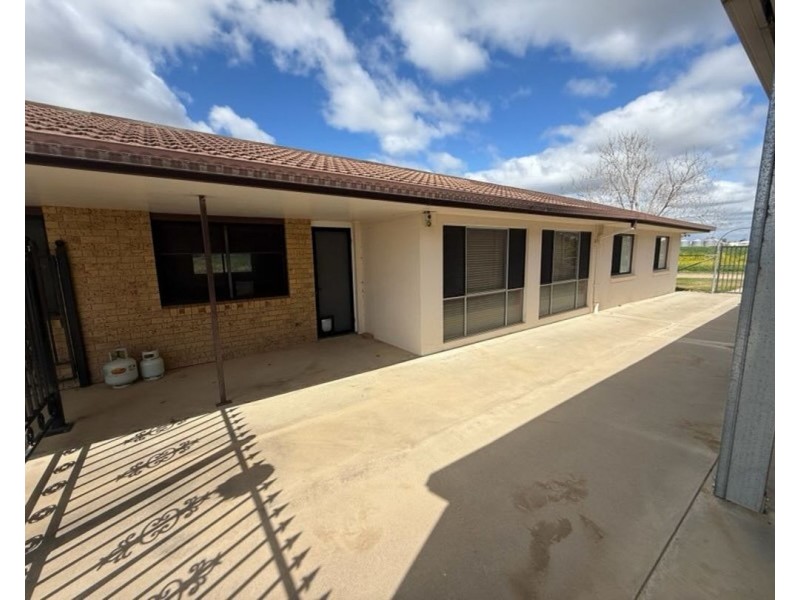 2 Bullus Drive, Moree NSW 2400
