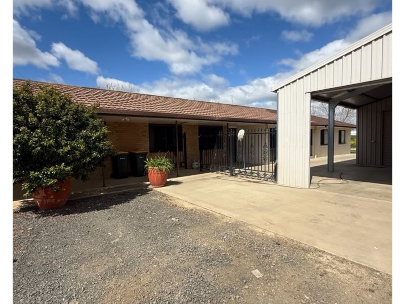 2 Bullus Drive, Moree NSW 2400