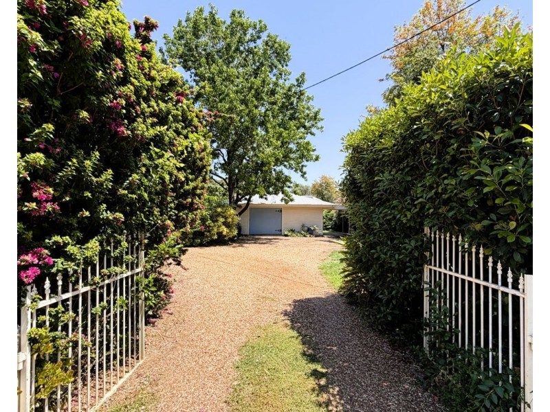 15 Merindah Avenue, Moree NSW 2400