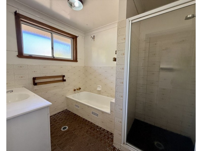 3 Cummins Ave, Moree NSW 2400