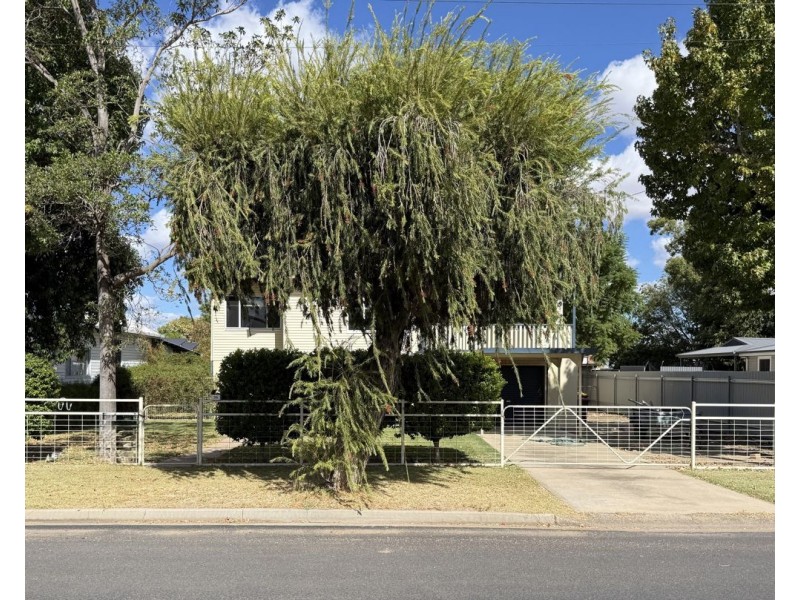 36 Iris ST, Moree NSW 2400