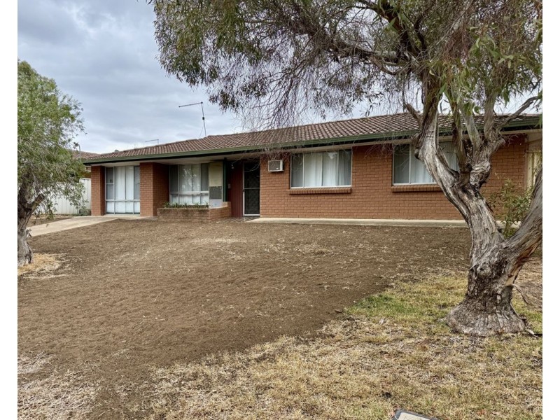33 Kamilaroi DR, Moree NSW 2400