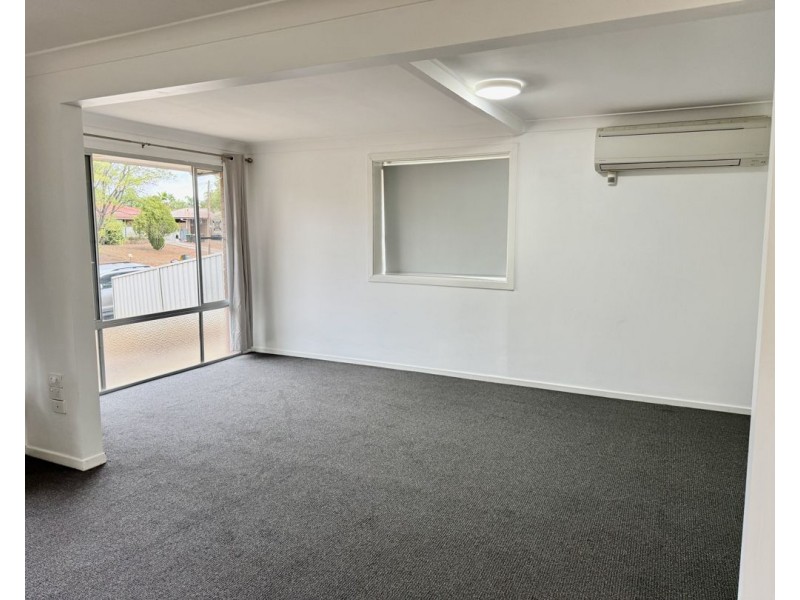 33 Kamilaroi DR, Moree NSW 2400