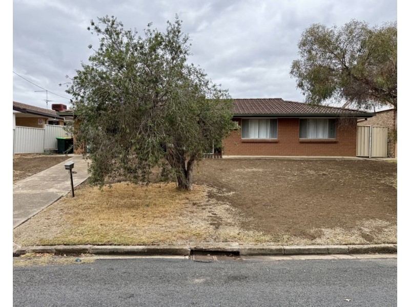 33 Kamilaroi DR, Moree NSW 2400
