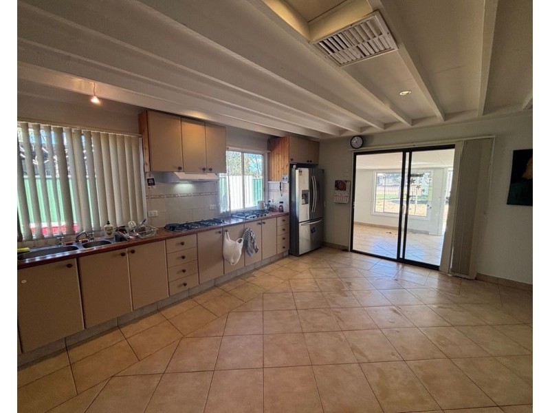 10 Potch Street, Lightning Ridge NSW 2834