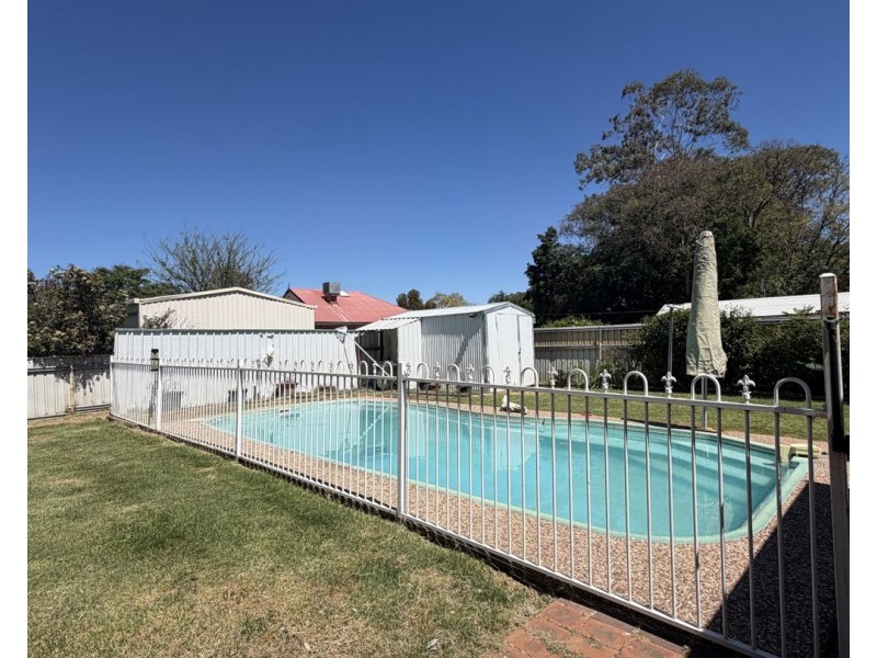 27 Maple Avenue, Moree NSW 2400
