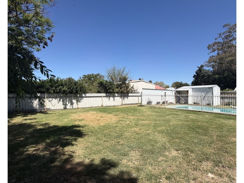27 Maple Avenue, Moree NSW 2400
