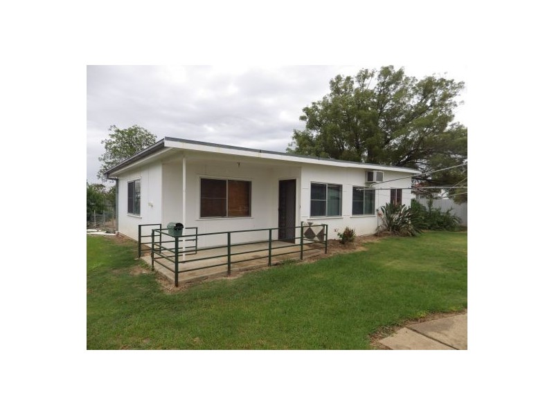 7 Oak St, Moree NSW 2400