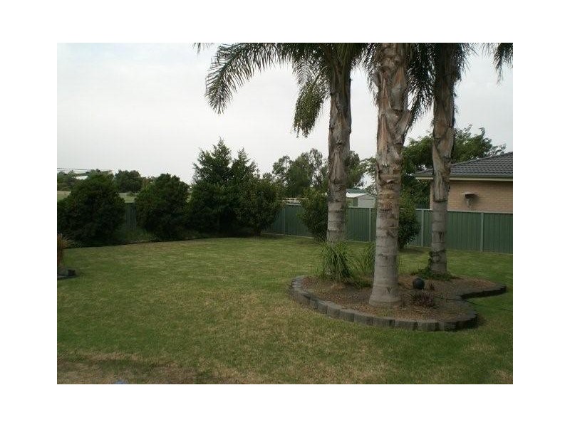 2 Rosewood Close, Moree NSW 2400