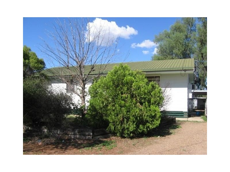 32 Oak Street, Moree NSW 2400