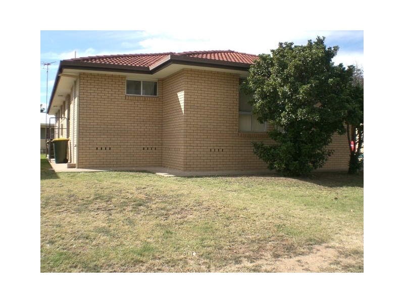 2/1 Iris Street, Moree NSW 2400