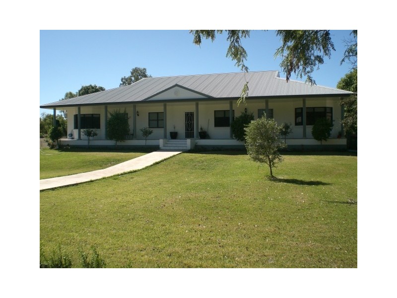 10 COURALLIE STREET, Moree NSW 2400