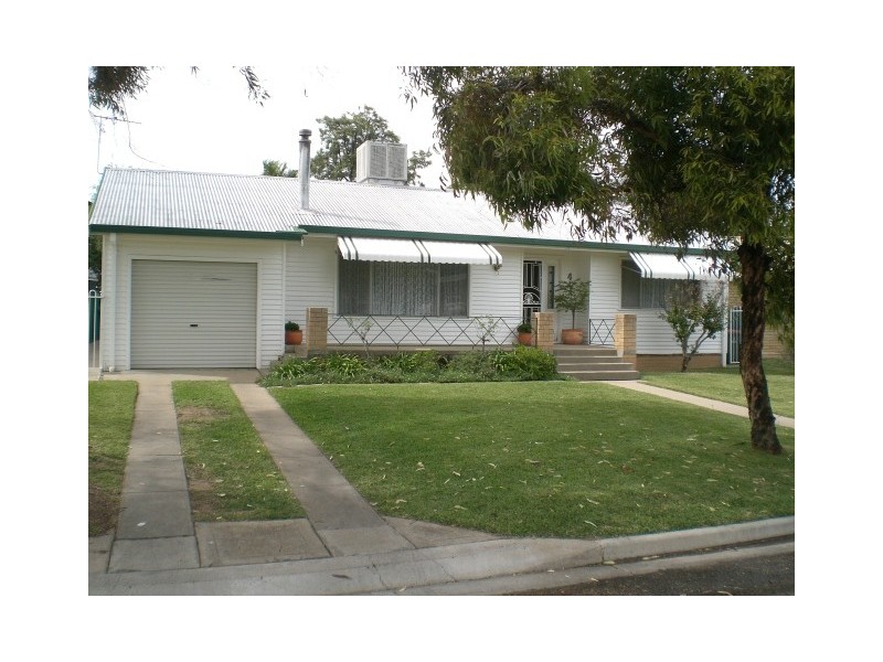 4 DELANDER CRESCENT, Moree NSW 2400