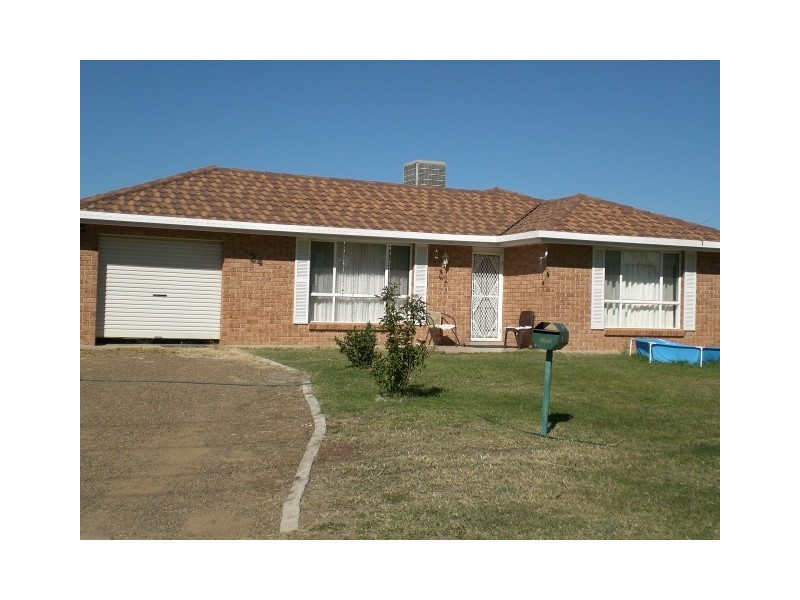 24 LOREN AVENUE, Moree NSW 2400