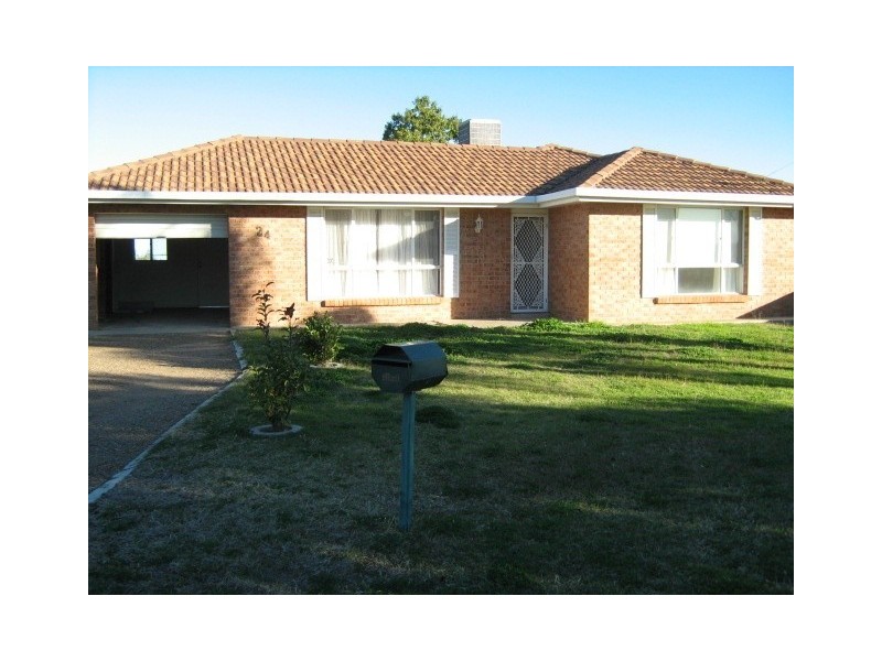 24 LOREN AVENUE, Moree NSW 2400