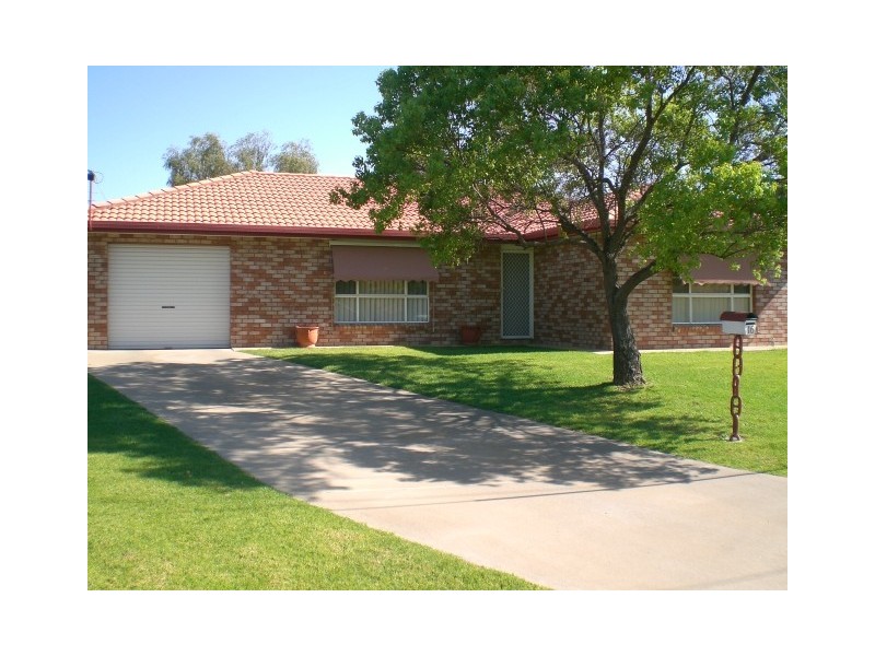 16 LOREN AVENUE, Moree NSW 2400