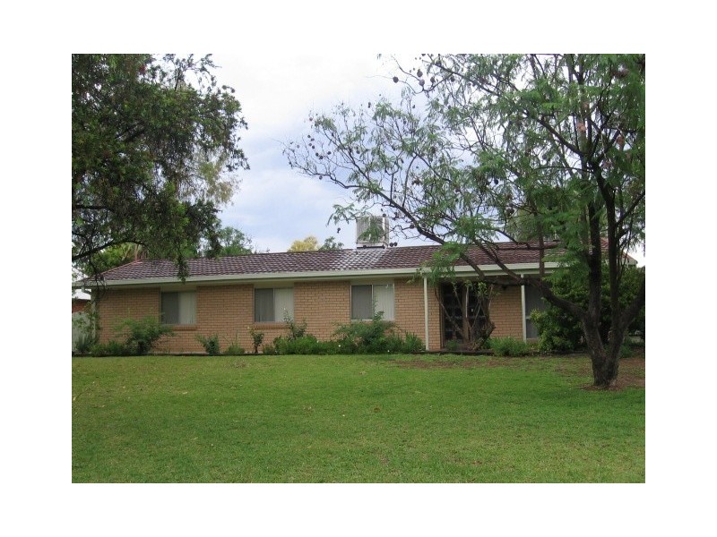 13 Karingal Place, Moree NSW 2400
