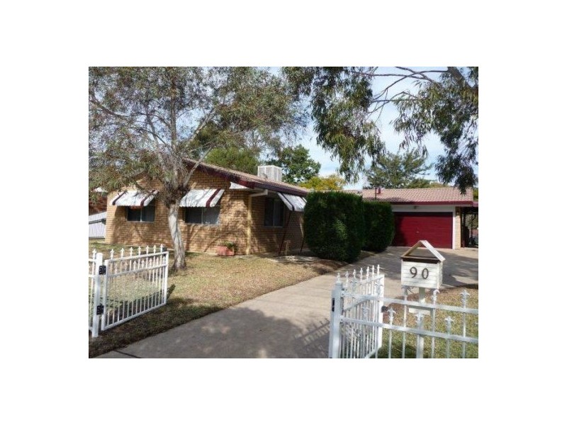 90 AMAROO DRIVE, Moree NSW 2400