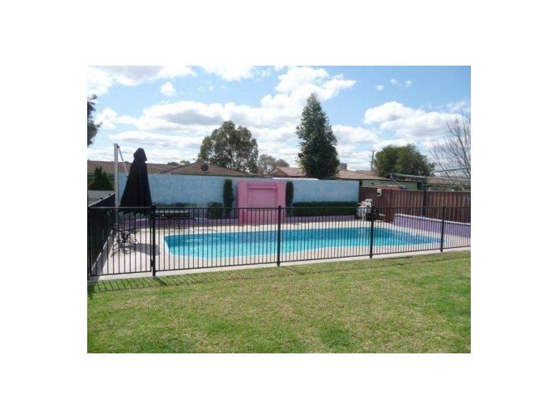 4 KEPERRA PLACE, Moree NSW 2400