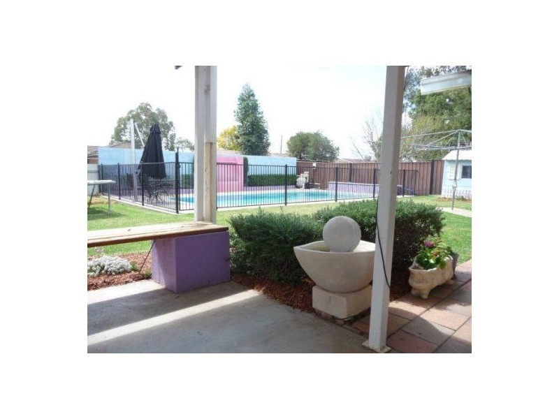 4 KEPERRA PLACE, Moree NSW 2400