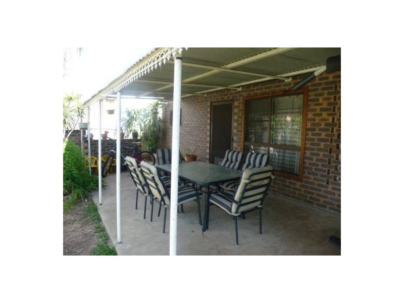 2 ALLAMBIE PLACE, Moree NSW 2400