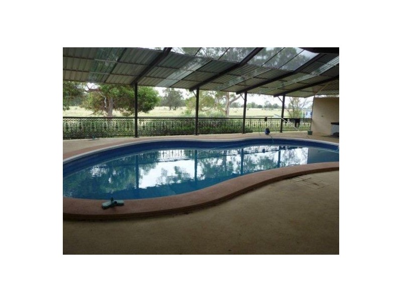 “JACARANDA” STRATHMORE ROAD, Moree NSW 2400