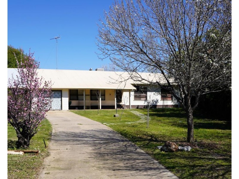 6 MYALL PLACE, Moree NSW 2400