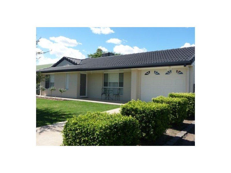 2 SHAFTESBURY AVENUE, Moree NSW 2400