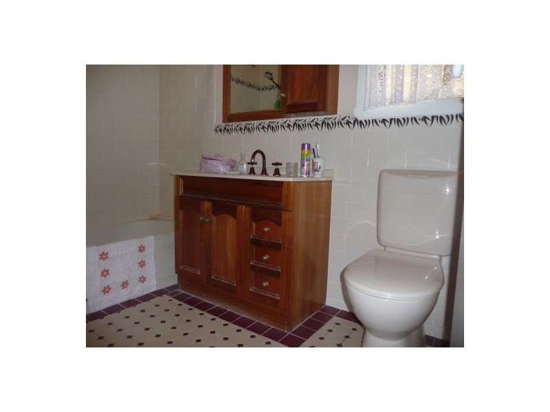 7 ROBERTSON AVENUE, Moree NSW 2400