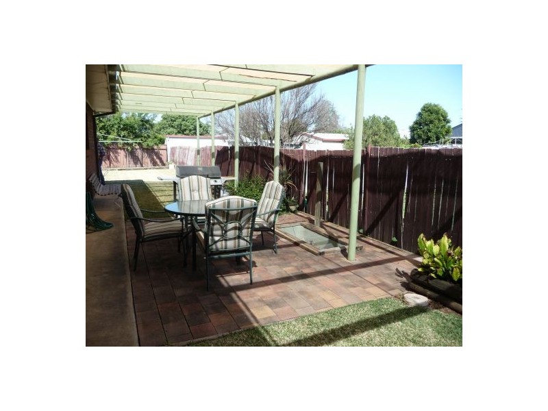 8 ALLAMBIE PLACE, Moree NSW 2400
