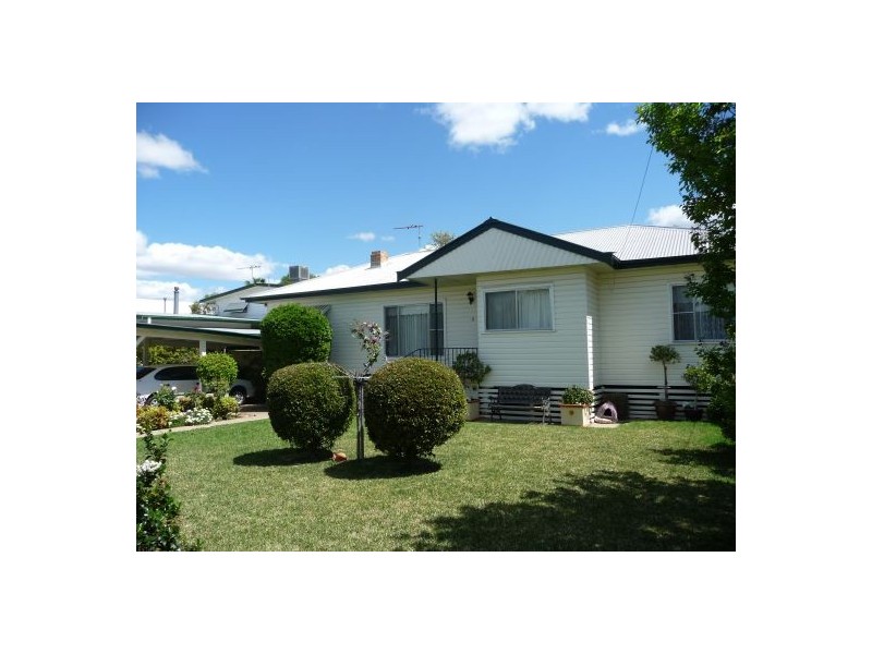 11 LUCKSALL STREET, Moree NSW 2400