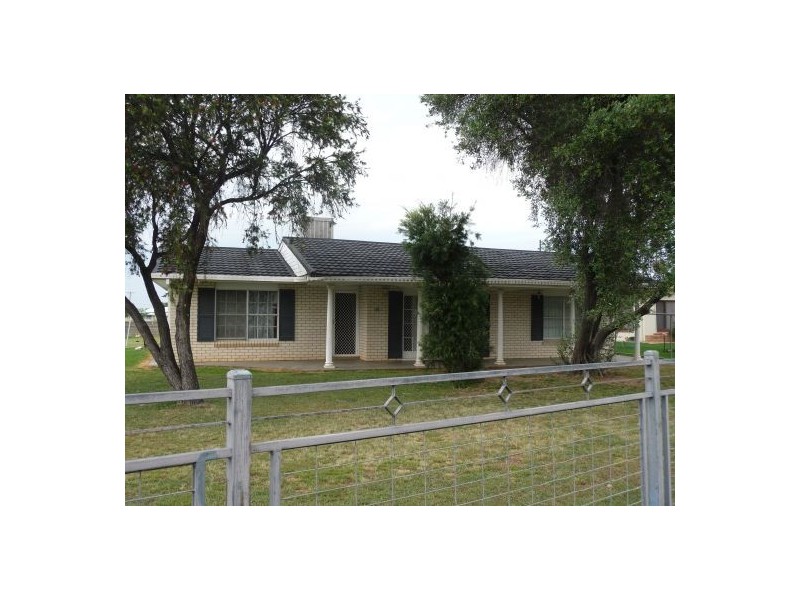 25 WATTLE CRESCENT, Moree NSW 2400