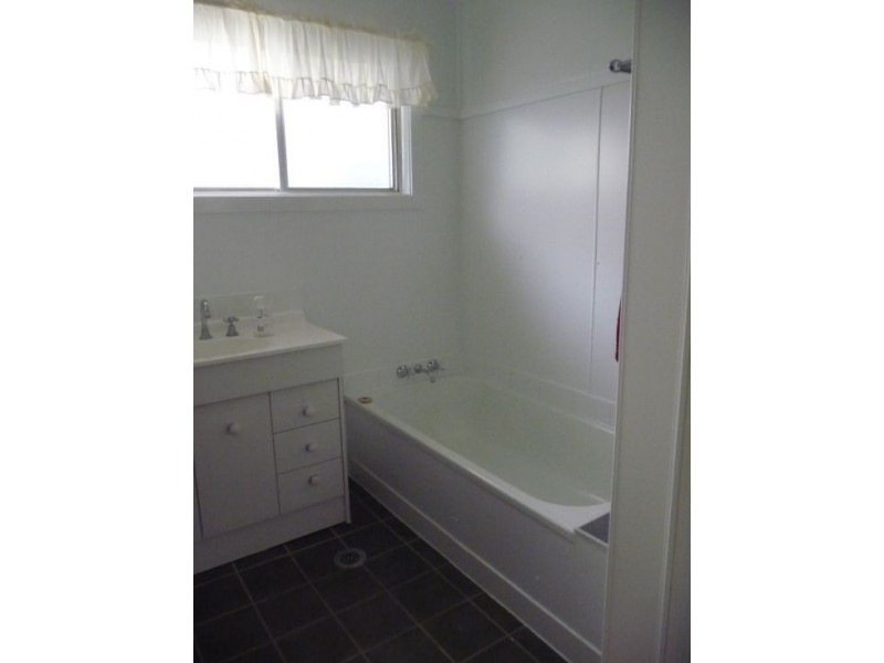 9 Menadool Road, Moree NSW 2400