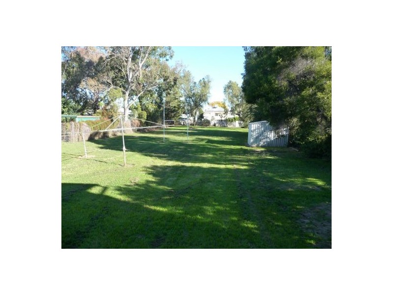 8 Iris Street, Moree NSW 2400
