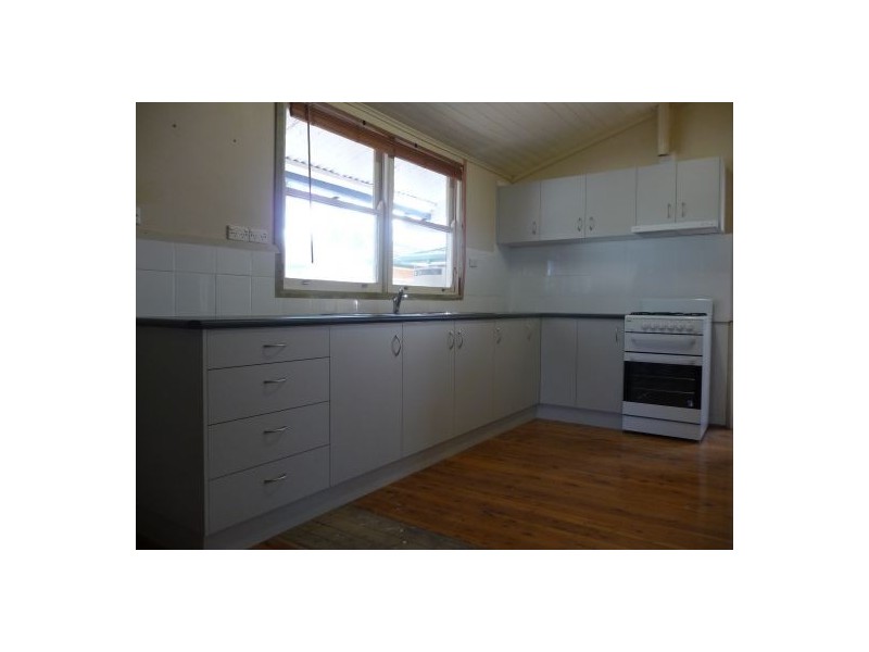 27 Dover Street, Moree NSW 2400