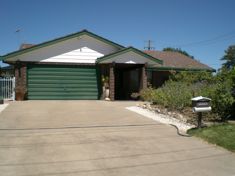 2 Helensvale Avenue, Moree NSW 2400